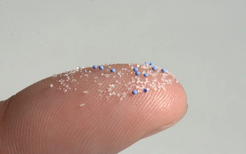 Manik-manik kecil dalam ASI? JANGAN PANIK! Mikroplastik dalam tubuh kita